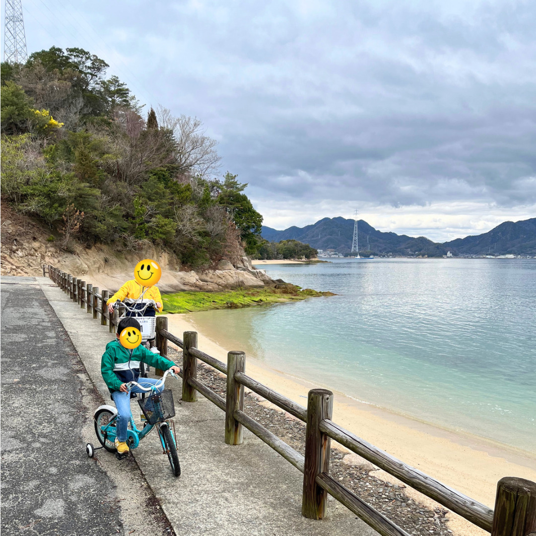 大久野島、サイクリングと海の写真