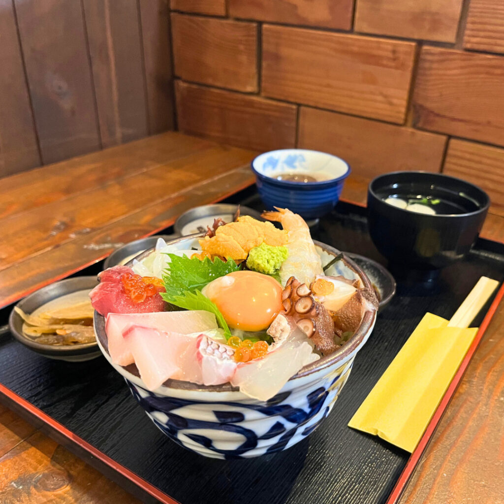 【大三島】ファミリーレストランよし川の海鮮丼の写真