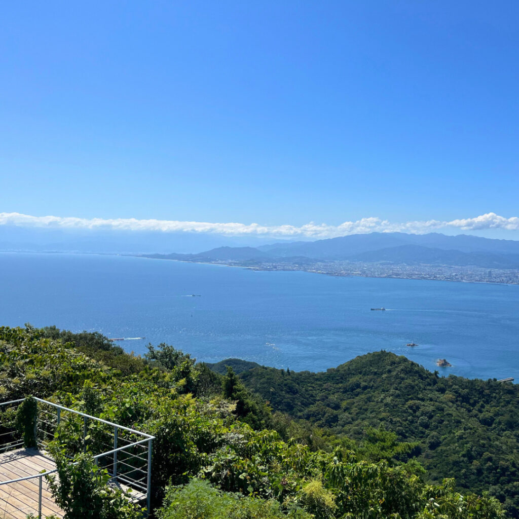 【大島】亀老山展望公園からの来島海峡と今治の街並みの景色