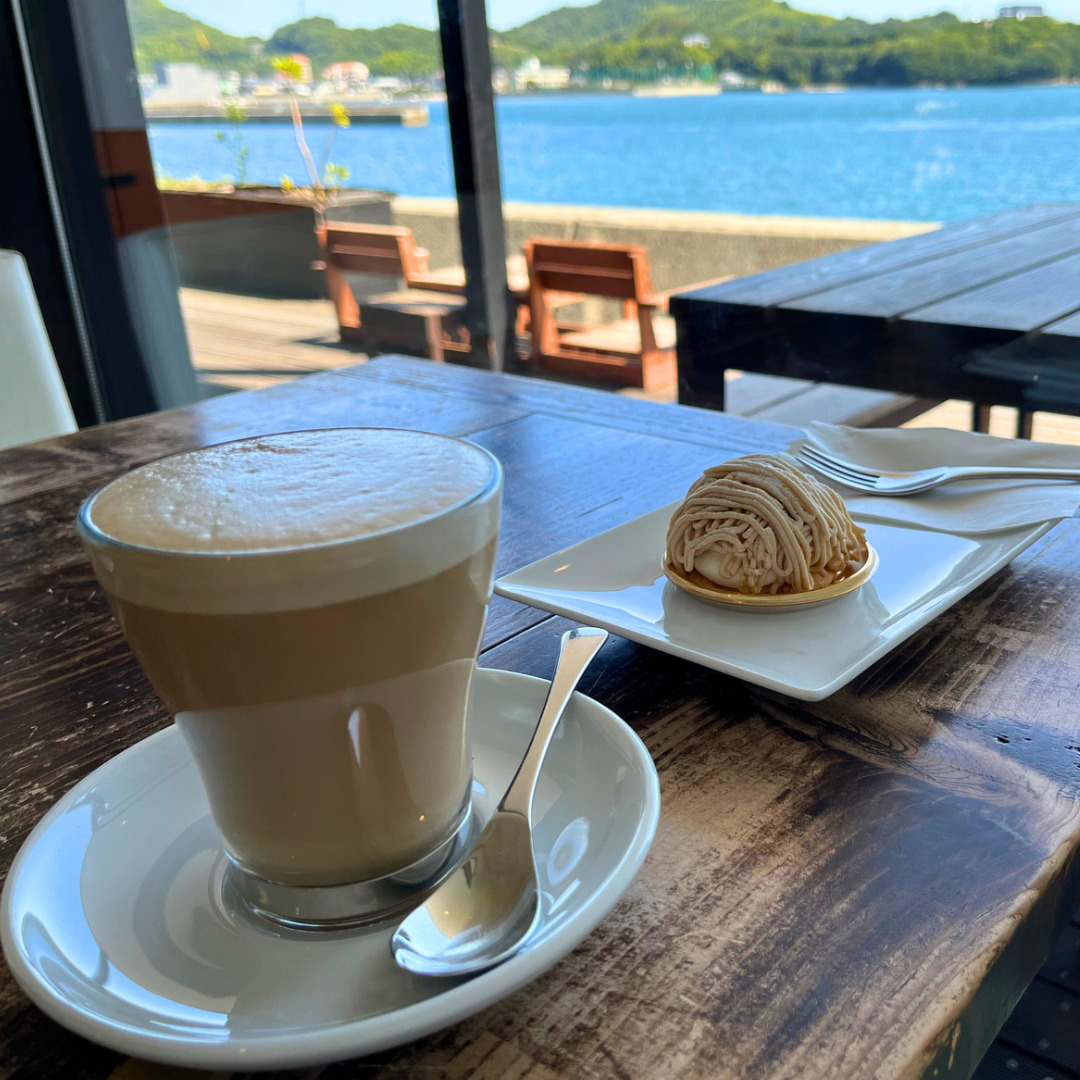 【伯方島】Patisserie T’s Cafe（パティスリー・ティーズカフェ） 玉屋のモンブランとテラス越しの海の景色